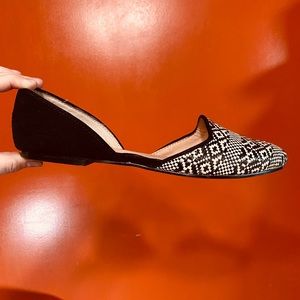 17 - Raffia Leather Flats Betsey Johnson Cocoh Black Taupe Sz 8.5